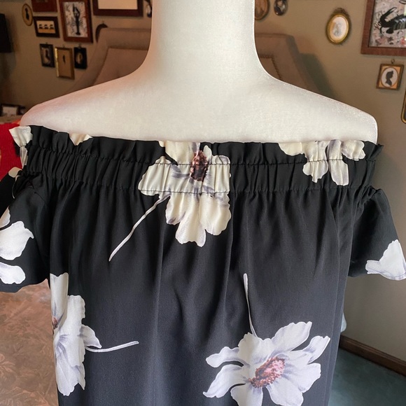 NWOT Floral Off-the-Shoulder Dress - Picture 2 of 11